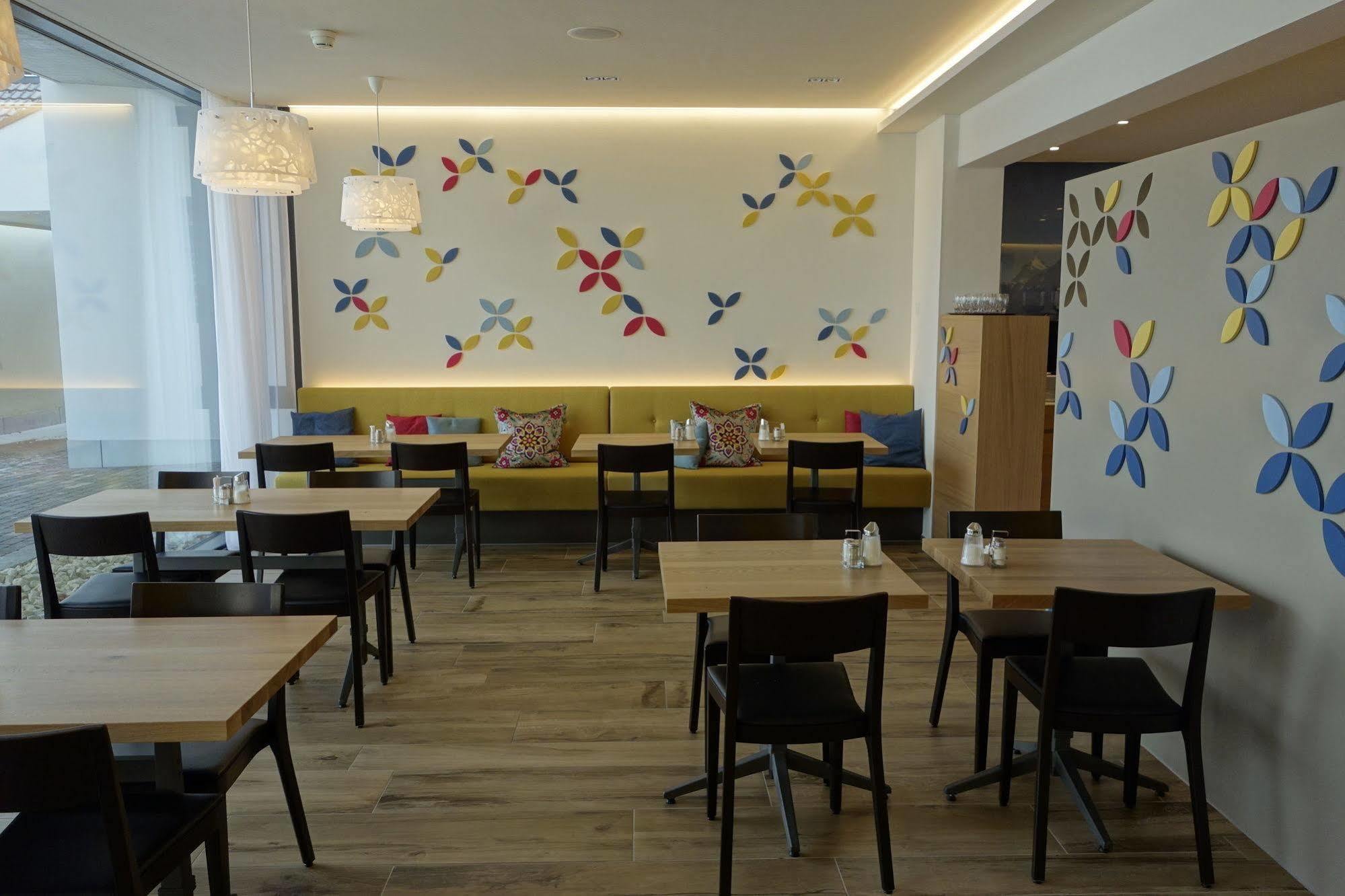 Hotel Urs Und Viktor Bettlach Ngoại thất bức ảnh